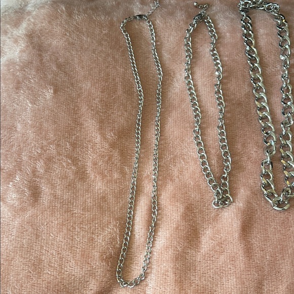 Elegant Silver Necklace Set - Picture 3 of 4